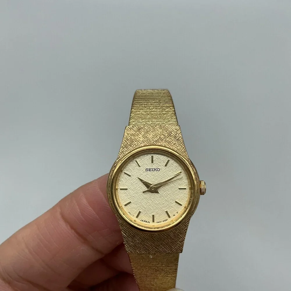 Vintage Seiko Womens Watch 18mm V401-1819 Gold Tone Safety Chain New Battery 6
